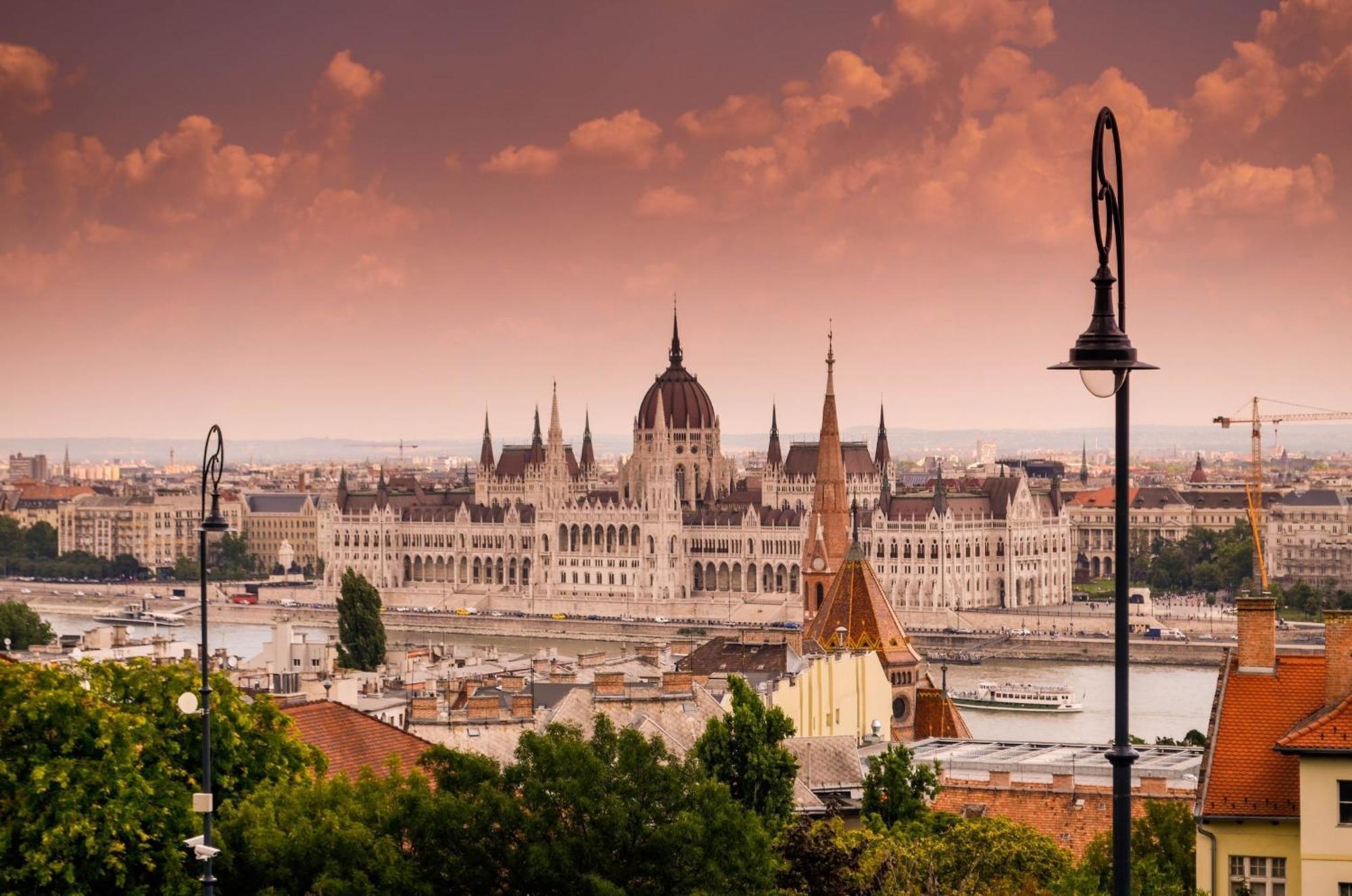 Discover Your Budapest Retreat-Walk To Parliament Esterno foto